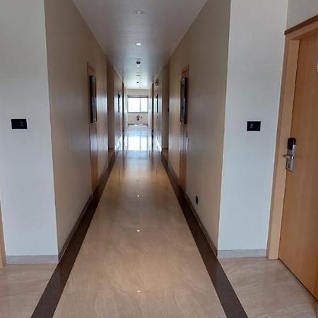 Click Hotel Бхудж Экстерьер фото