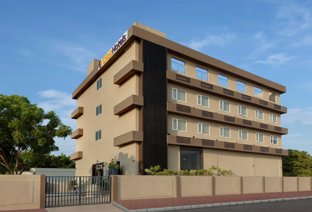Click Hotel Бхудж Экстерьер фото