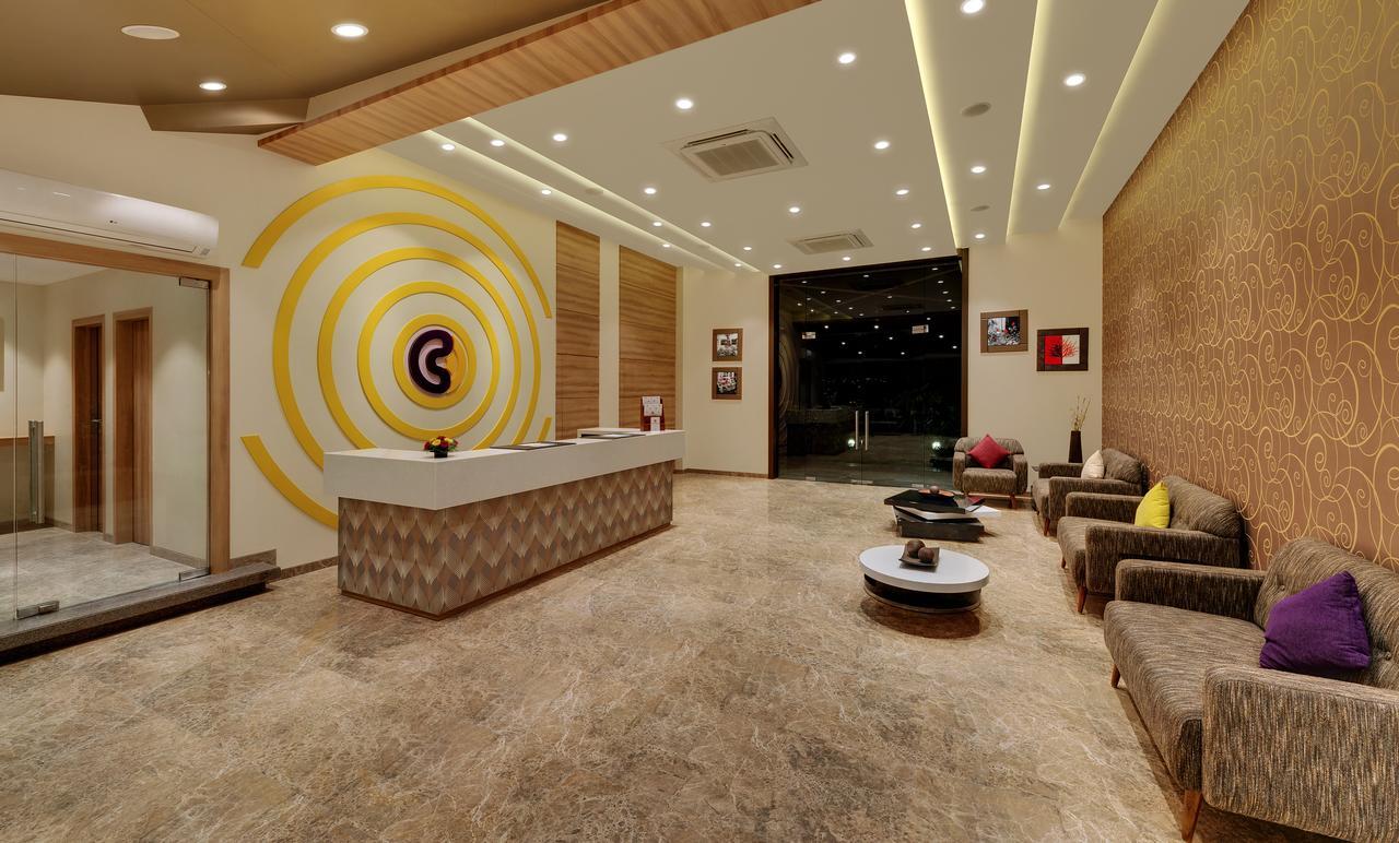 Click Hotel Бхудж Экстерьер фото