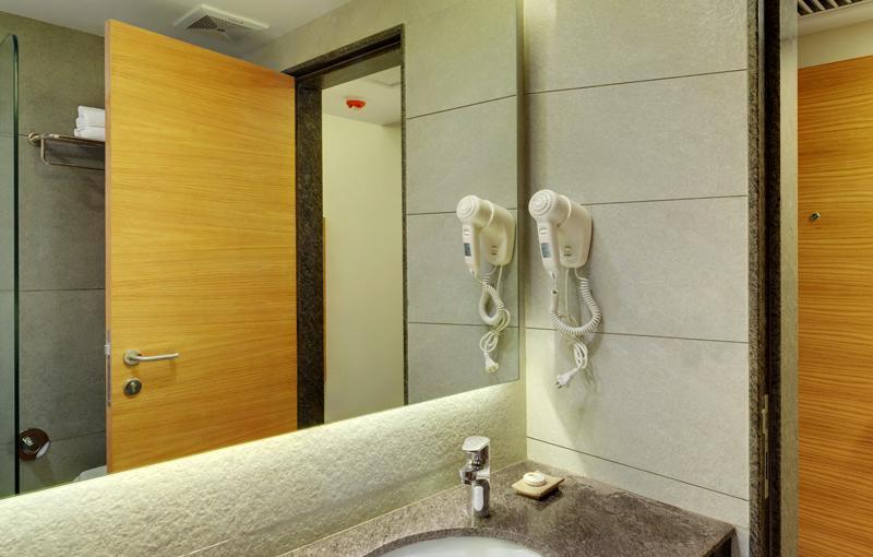 Click Hotel Бхудж Экстерьер фото